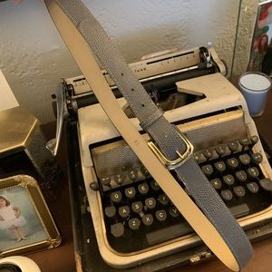 Grey belt with gold buckle